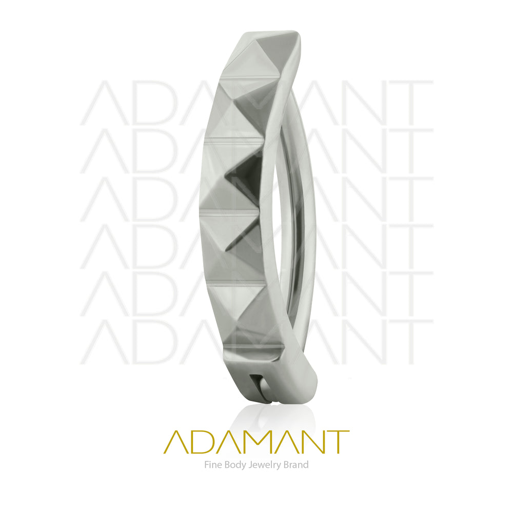 14g Clicker, Titanium, Navel Curved Rectangle, Side Pyramid Cuts.