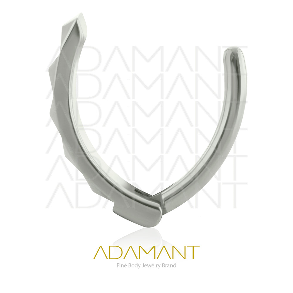 14g Clicker, Titanium, Navel Curved Rectangle, Side Pyramid Cuts.